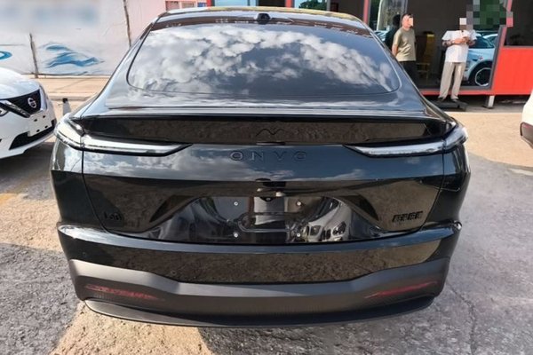 ONVO L60 2025, 9500 км, за 20866 USD