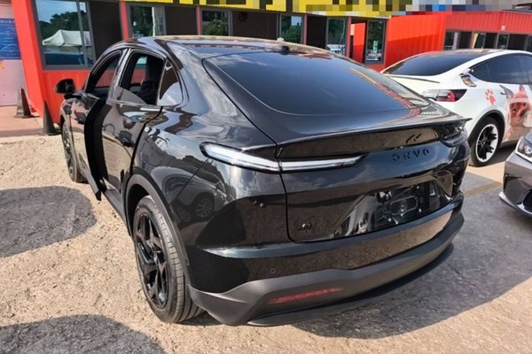 ONVO L60 2025, 9500 км, за 20866 USD