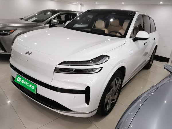 ONVO Luxeed L90 · 2025 год