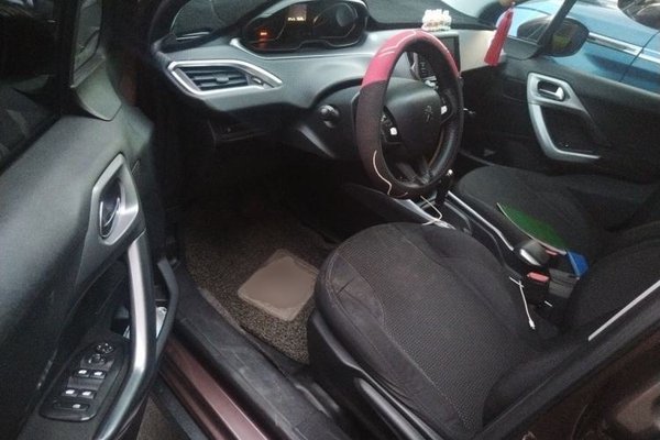 Peugeot 2008 2014, 62100 км, за 4083 USD