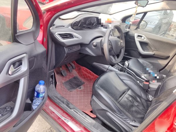 Peugeot 2008 2014, 130900 км, за 2944 USD - фото 17