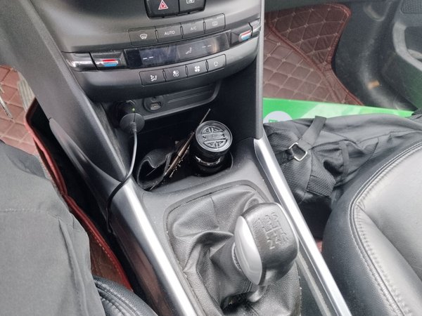 Peugeot 2008 2014, 130900 км, за 2944 USD - фото 15