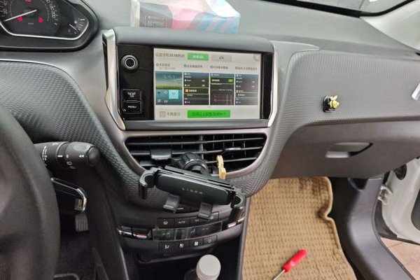 Peugeot 2008 2014, 90700 км, за 2767 USD