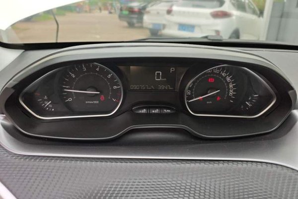 Peugeot 2008 2014, 90700 км, за 2767 USD
