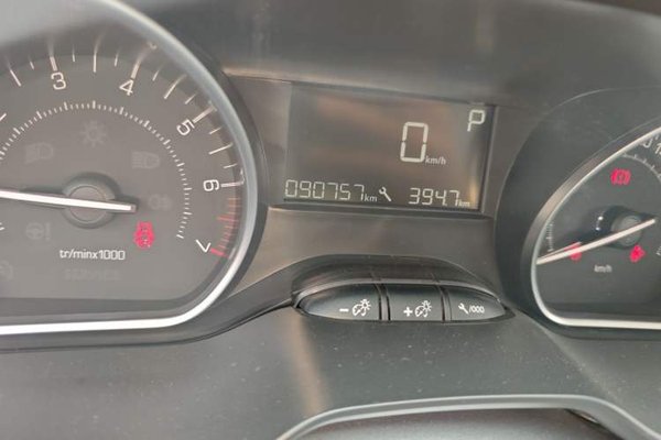 Peugeot 2008 2014, 90700 км, за 2767 USD