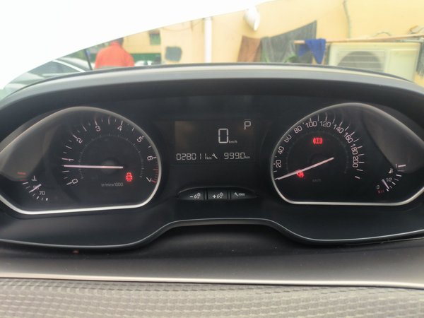 Peugeot 2008 2015 1.6THP Roland Garros Edition, 2015 года