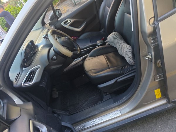 Peugeot 2008 2016, 84900 км, за 4885 USD - фото 12