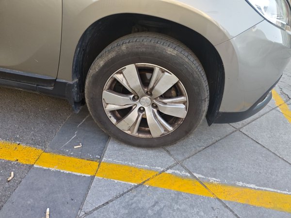 Peugeot 2008 2016, 84900 км, за 4885 USD