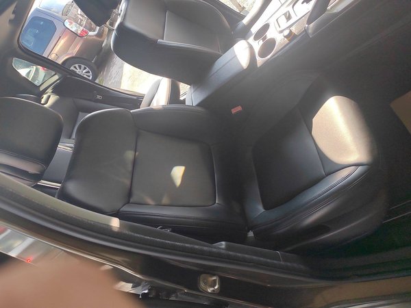 Peugeot 3008 2015 2.0L Automatic Classic Edition, 2015 года