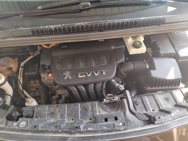 Peugeot 3008 2015 2.0L Automatic Classic Edition, 2015 года