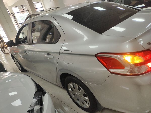 Peugeot 301 2014, 72900 км, за 3367 USD