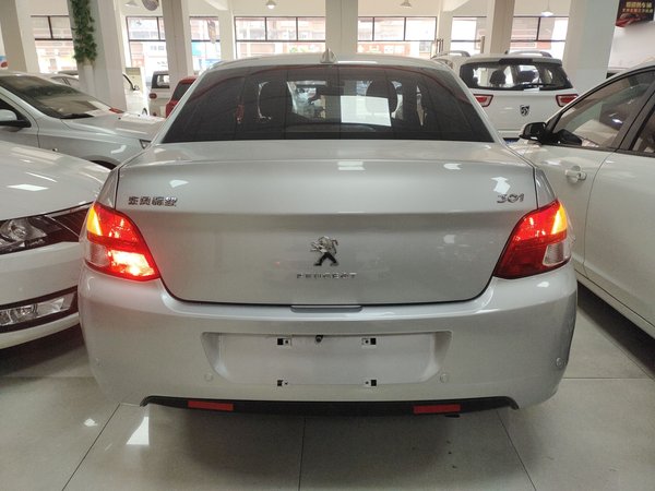 Peugeot 301 2014, 72900 км, за 3367 USD