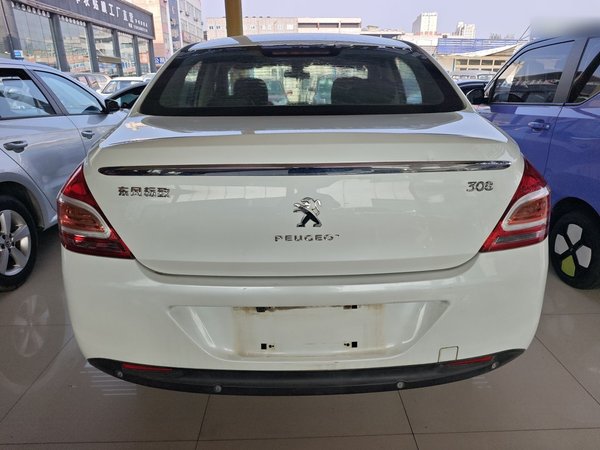 Peugeot 308 2014, 103100 км, за 3758 USD