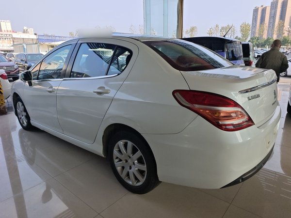 Peugeot 308 2014, 103100 км, за 3758 USD