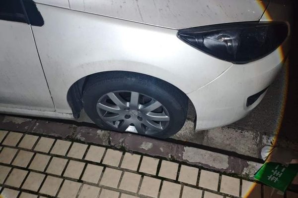 Peugeot 308 2014, 33400 км, за 3840 USD