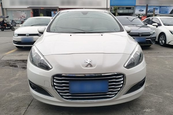 Peugeot 308 2014, 71600 км, за 3993 USD