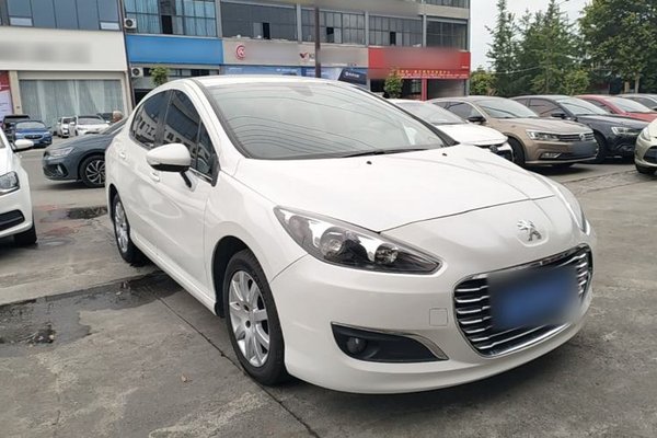 Peugeot 308 2014, 71600 км, за 3993 USD