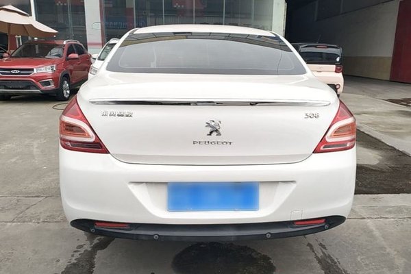 Peugeot 308 2014, 71600 км, за 3993 USD