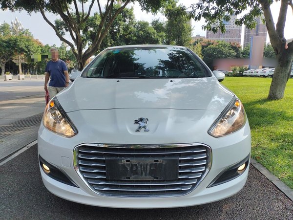 Оценка
C
Used Peugeot 308 2014 Enjoy Edition Classic 1.6L Manual YouShang Model, 2014 года