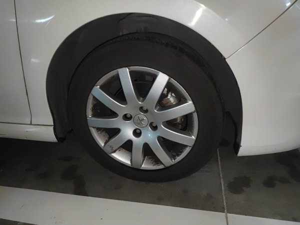 Peugeot 308 2014, 95600 км, за 4314 USD
