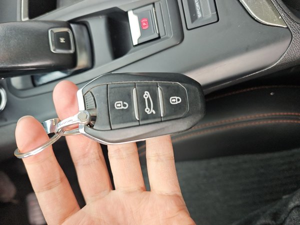 Peugeot 4008 2018, 81400 км, за 8688 USD - фото 12