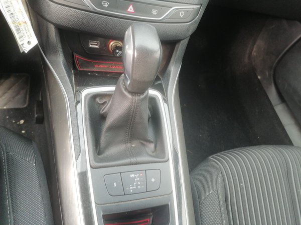 Peugeot 408 2014, 140600 км, за 4728 USD