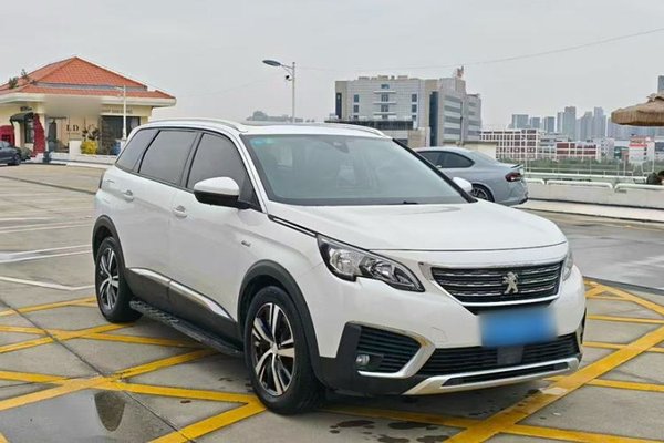 Peugeot 5008 · 2017 год