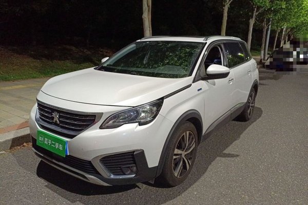 Peugeot 5008 · 2017 год