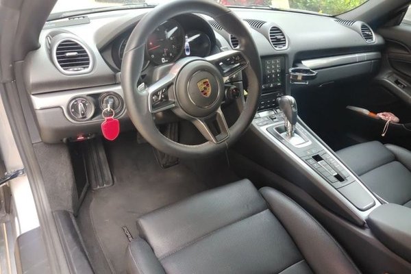 Porsche 718 2020, 69400 км, за 44668 USD - фото 9