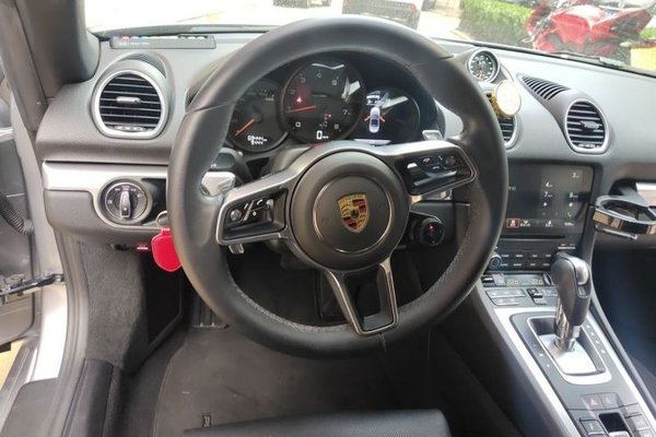 Porsche 718 2020, 69400 км, за 44668 USD - фото 10