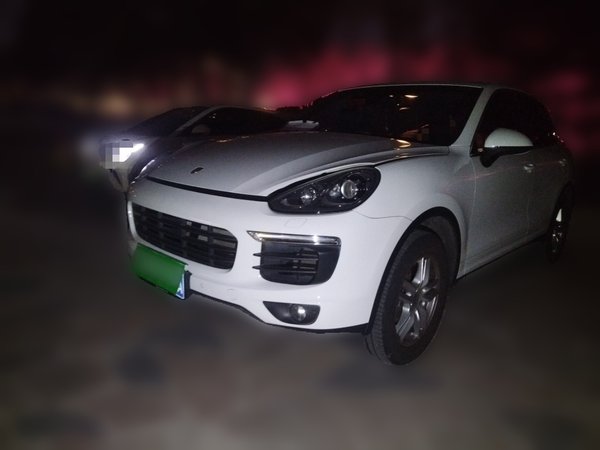Porsche Cayenne 2016, 89100 км, за 35643 USD