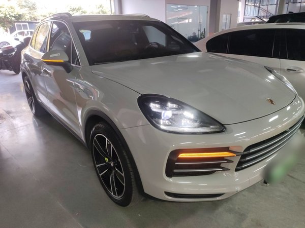 Porsche Cayenne E-Hybrid 2019, 79800 км, за 40496 USD