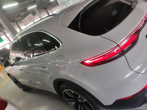 Porsche Cayenne E-Hybrid 2019, 79800 км, за 40496 USD