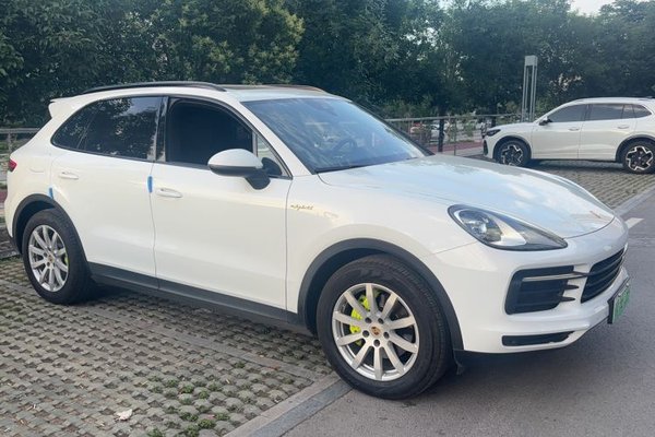 Porsche Cayenne E-Hybrid 2019, 58500 км, за 54211 USD