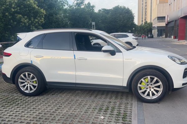 Porsche Cayenne E-Hybrid 2019, 58500 км, за 54211 USD