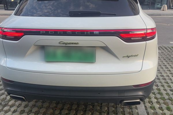 Porsche Cayenne E-Hybrid 2019, 58500 км, за 54211 USD