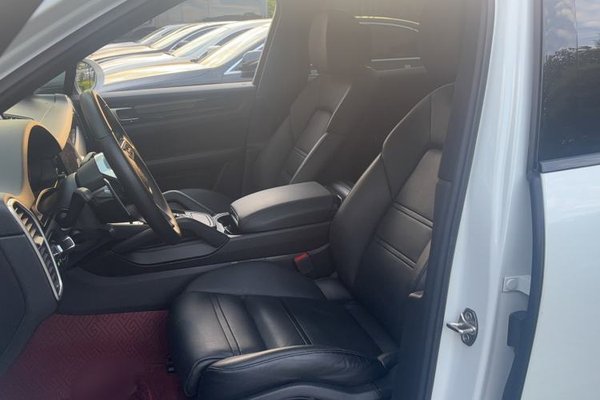 Porsche Cayenne E-Hybrid 2019, 58500 км, за 54211 USD - фото 8
