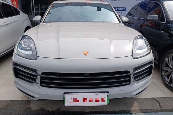 Porsche Cayenne E-Hybrid 2023, 50000 км, за 73632 USD