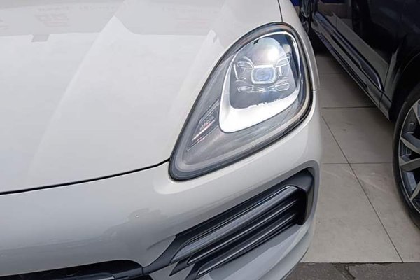 Porsche Cayenne E-Hybrid 2023, 50000 км, за 73632 USD - фото 9