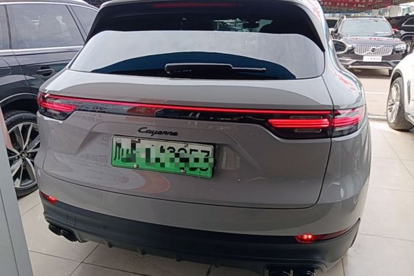 Porsche Cayenne E-Hybrid 2023, 50000 км, за 73632 USD