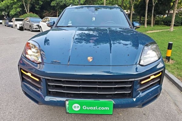 Porsche Cayenne E-Hybrid 2024, 33000 км, за 85620 USD