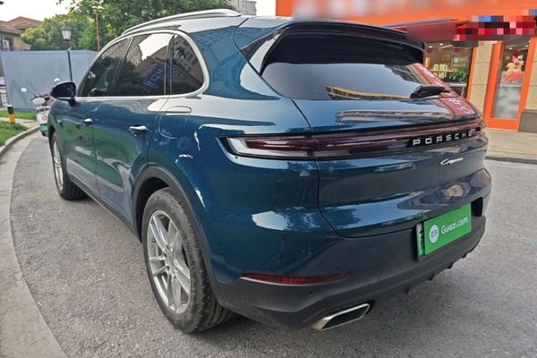 Porsche Cayenne E-Hybrid 2024, 33000 км, за 85620 USD
