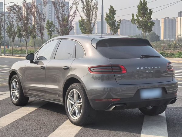 Porsche Macan 2014, 110400 км, за 18911 USD
