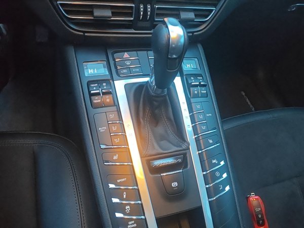 Porsche Macan 2021, 103400 км, за 36260 USD - фото 11