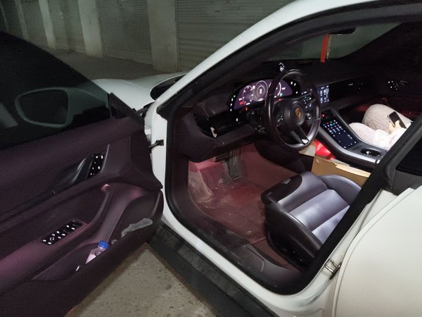 Porsche Taycan 2020, 83400 км, за 58769 USD - фото 15