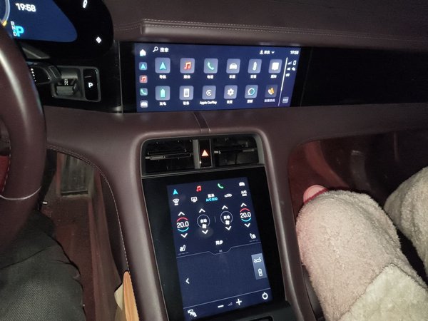 Porsche Taycan 2020, 83400 км, за 58769 USD - фото 9