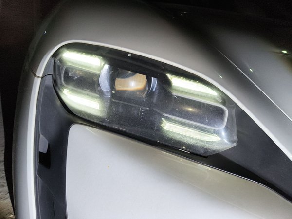 Porsche Taycan 2020, 83400 км, за 58769 USD