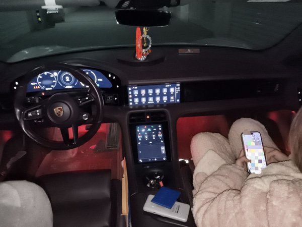 Porsche Taycan 2020, 83400 км, за 58769 USD - фото 16