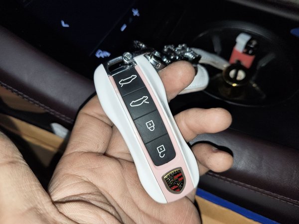 Porsche Taycan 2020, 83400 км, за 58769 USD - фото 11