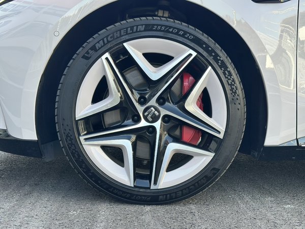 Rising F7 2023, 6000 км, за 24792 USD